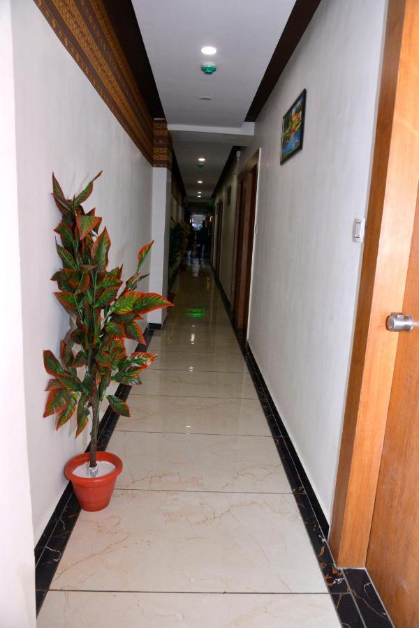 Hotel Asopalav Gandhinagar Zewnętrze zdjęcie