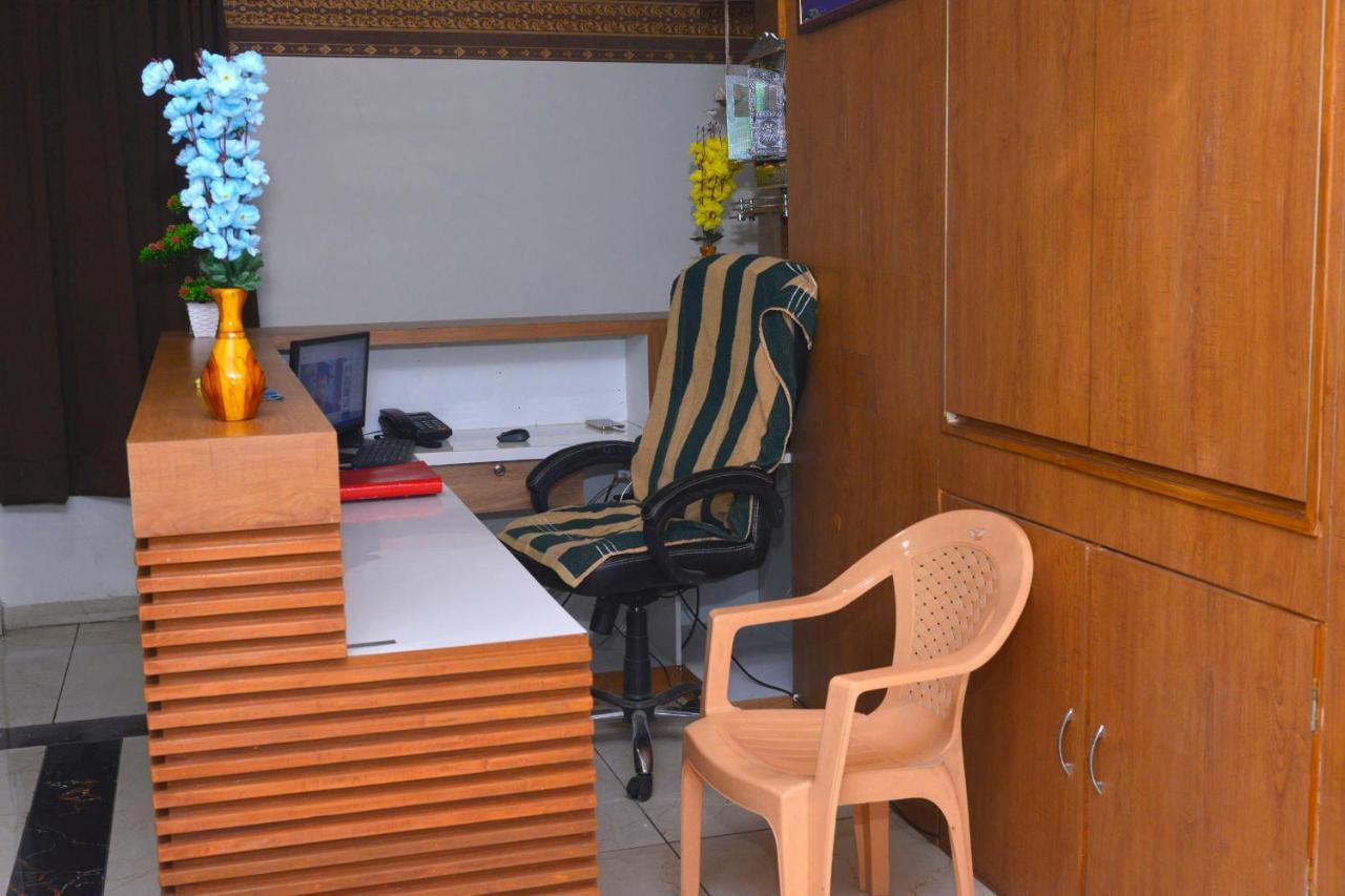 Hotel Asopalav Gandhinagar Zewnętrze zdjęcie