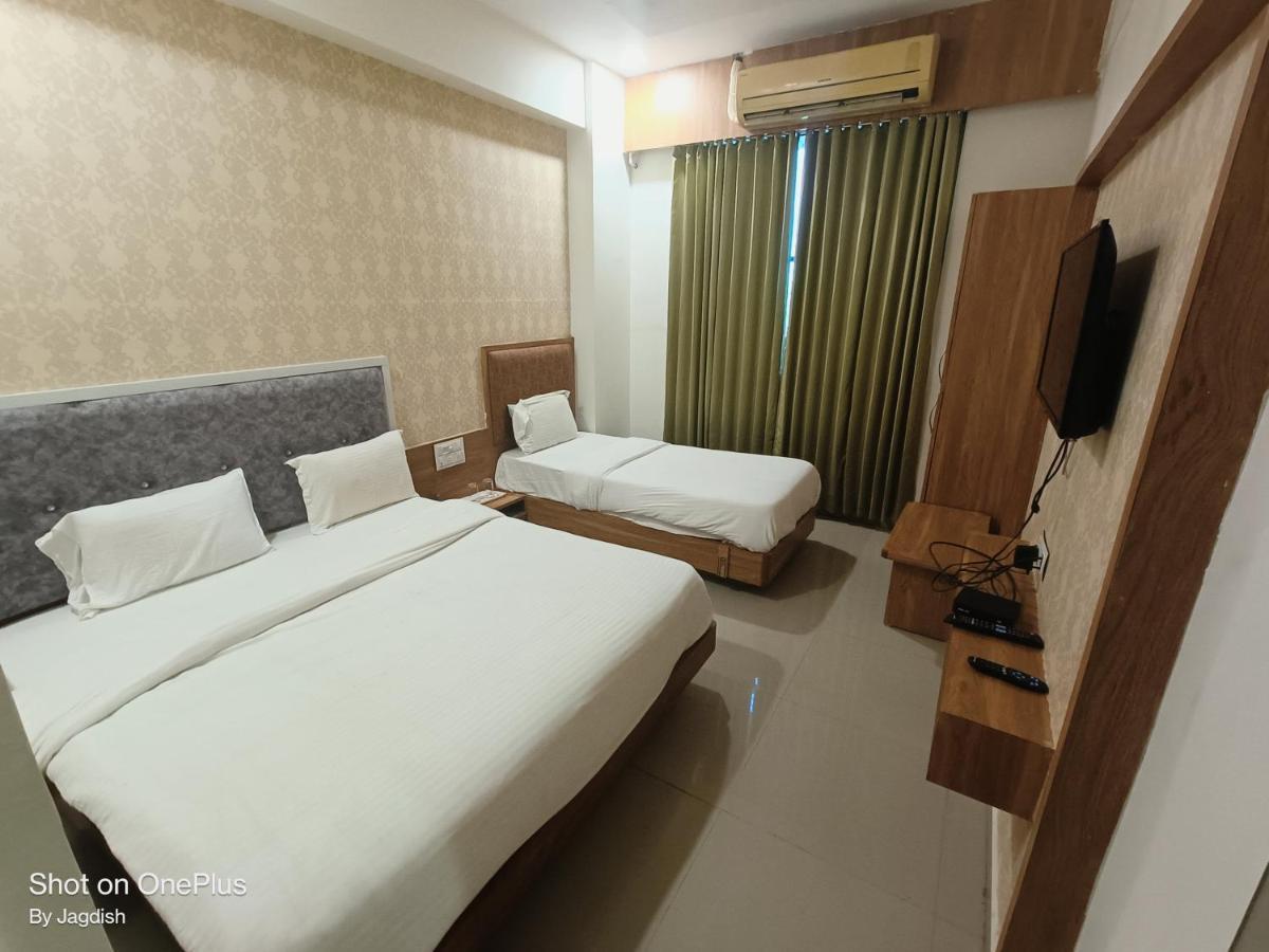 Hotel Asopalav Gandhinagar Zewnętrze zdjęcie