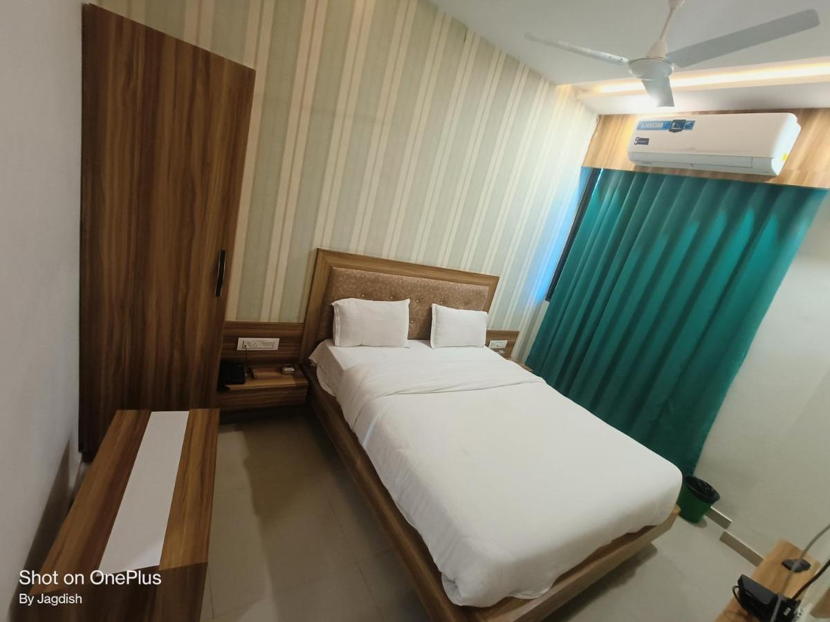 Hotel Asopalav Gandhinagar Zewnętrze zdjęcie