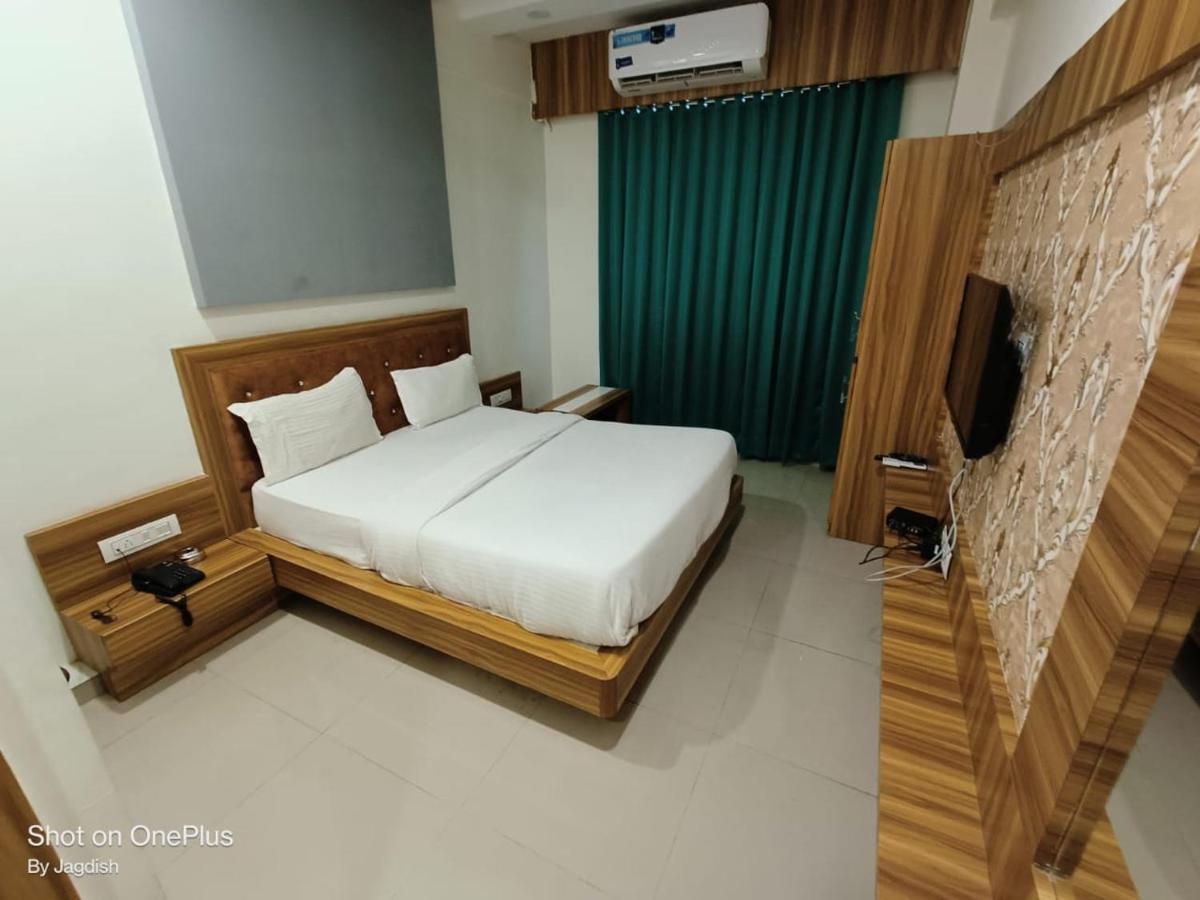 Hotel Asopalav Gandhinagar Zewnętrze zdjęcie